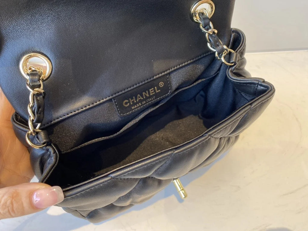Small Flap Bag Gold Hardware Black Handbag D7515