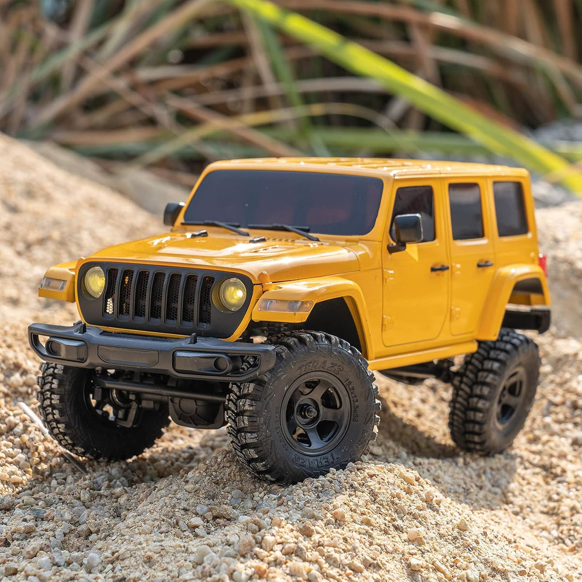 1/18 RC Crawler, 2.4GHz 4WD RC Cars with Battery Charger H810